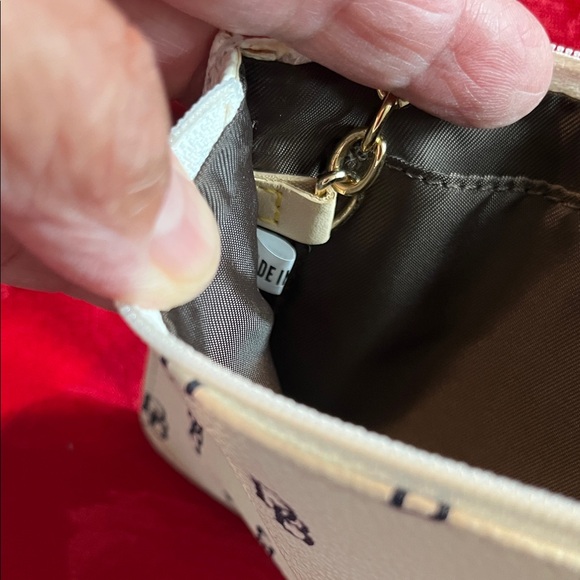 🔥EUC Dooney and Bourke Greta Slim Coated White Canvas Wristlet Clutch - Picture 7 of 11